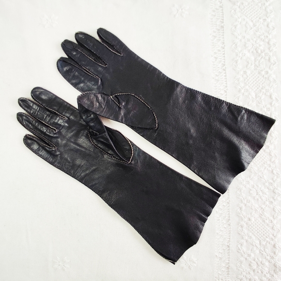 Black Leather Designer Gloves, Marcel Wagner Original Vintage, Cut Work on Back - Picture 3 of 10